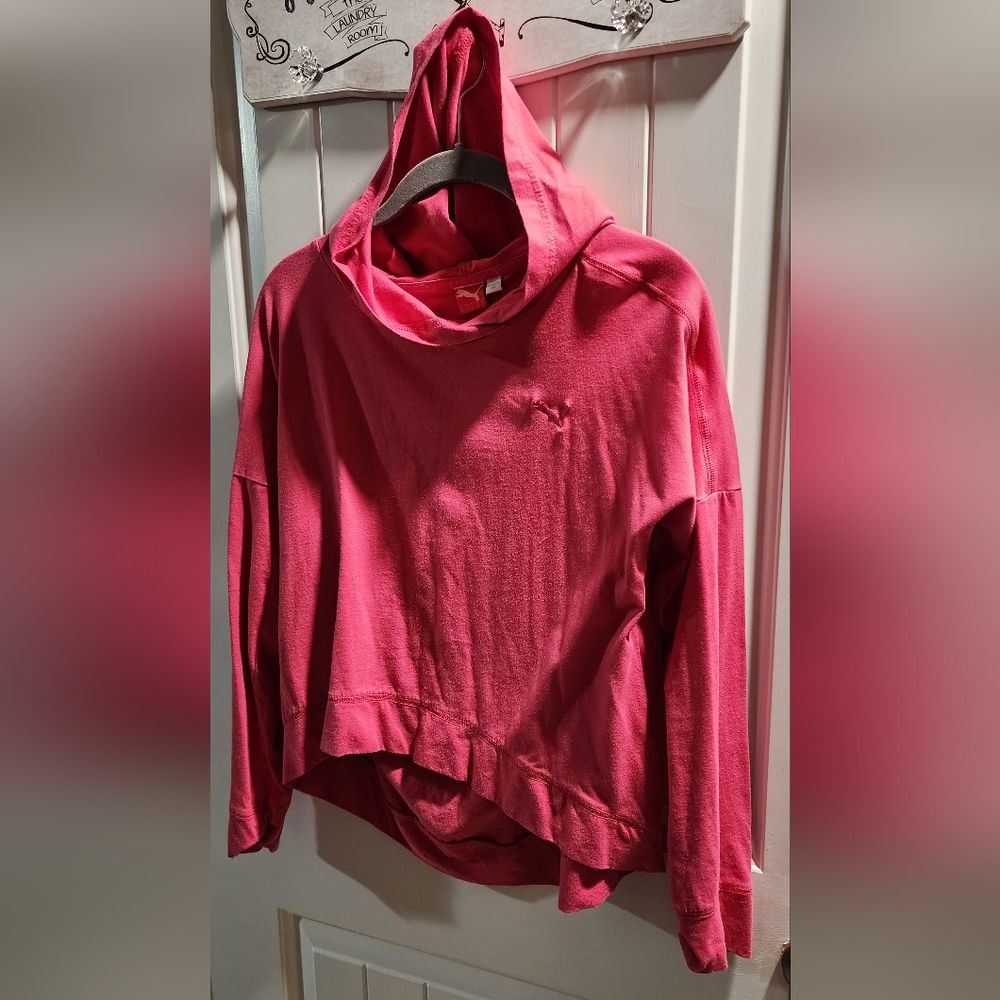 PUMA hooded long sleeve Tshirt